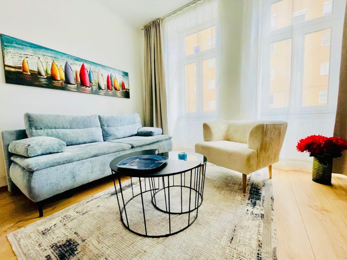 Colorful & Quiet Apartment In Beautiful Viennese Building Kültér fotó