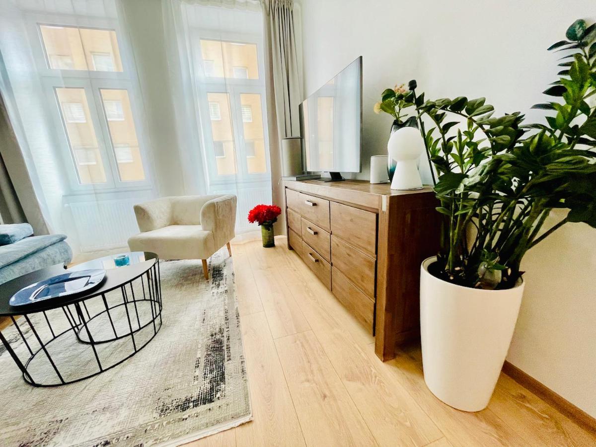 Colorful & Quiet Apartment In Beautiful Viennese Building Kültér fotó