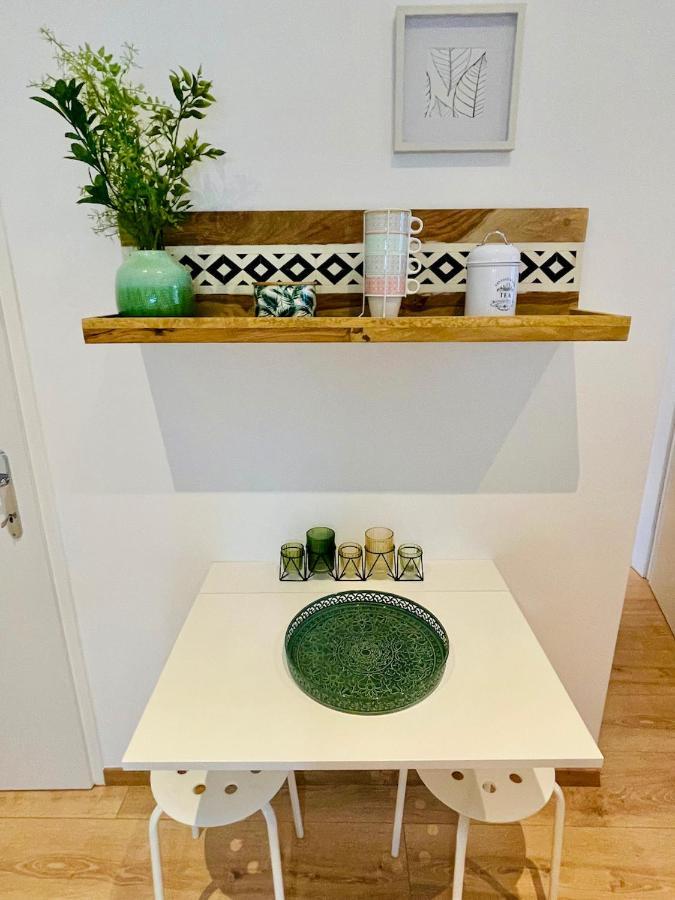 Colorful & Quiet Apartment In Beautiful Viennese Building Kültér fotó