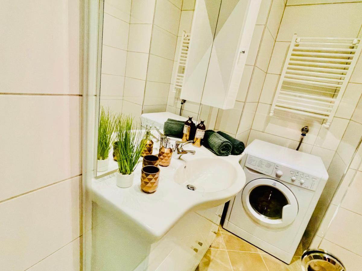 Colorful & Quiet Apartment In Beautiful Viennese Building Kültér fotó