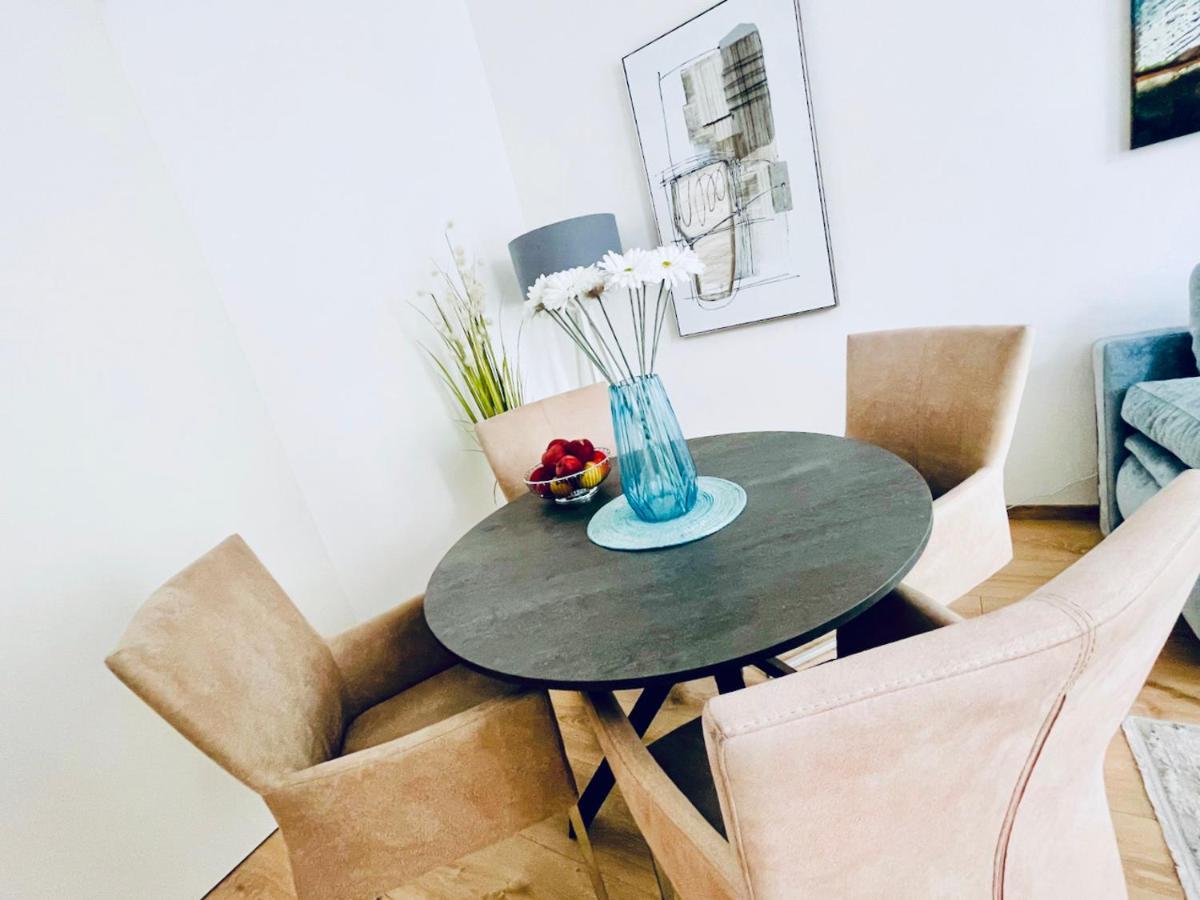 Colorful & Quiet Apartment In Beautiful Viennese Building Kültér fotó